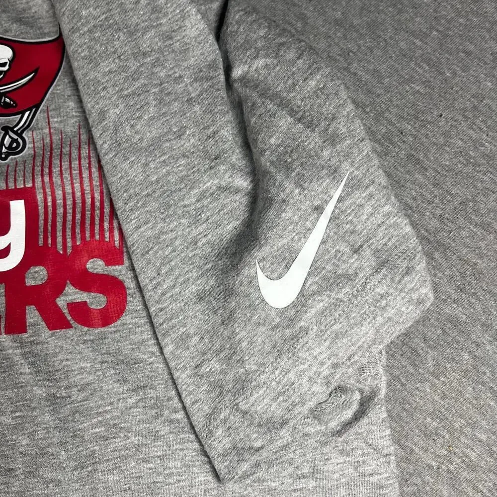 New With Tags Nike Tampa Bay Buccaneers NFL Men’s Medium Gray T-Shirt Football T